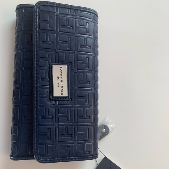 Tommy Hilfiger women’s wallet - Picture 2 of 5